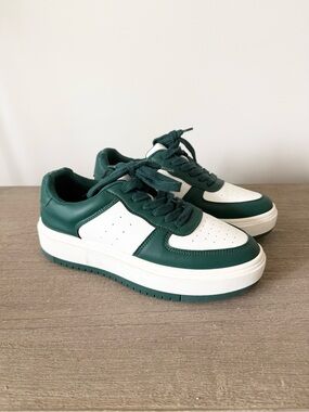 Madden Girl Natalie Green & White Platform Lace-Up Sneakers Size 9